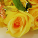 искусственные цветы букет роз с добавкой фиалка цвета желтый 1